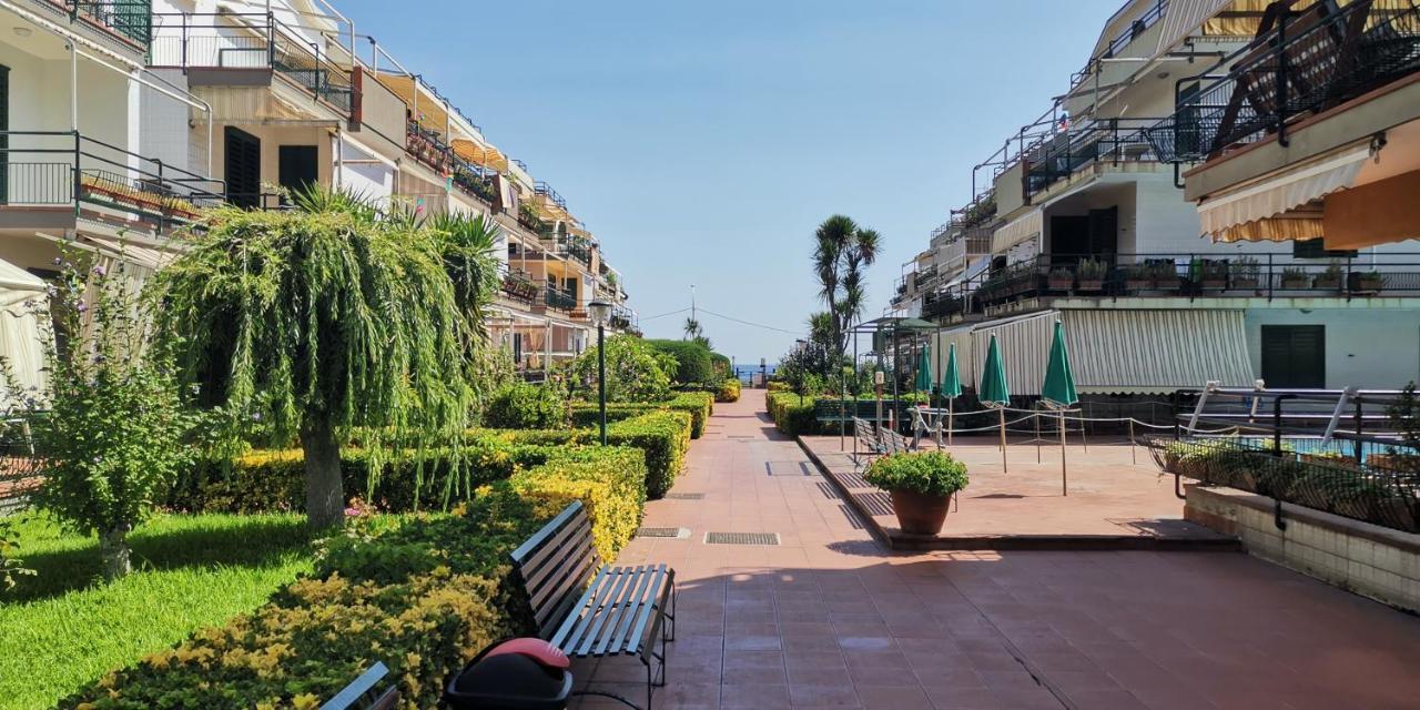 Sea Garden, Fronte Mare Con Piscina Leilighet Mascali Eksteriør bilde